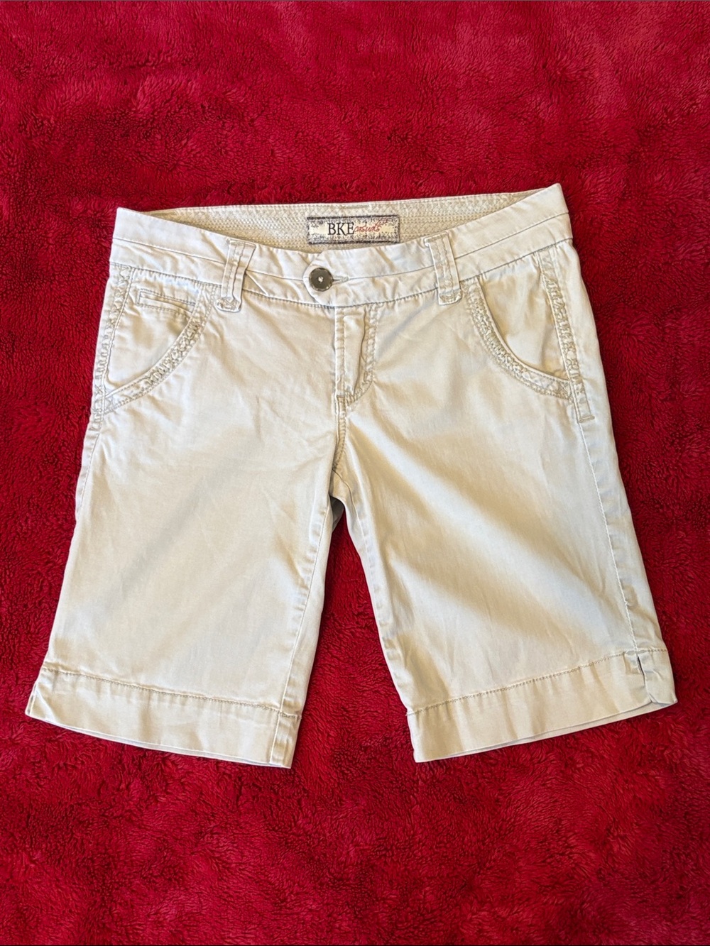 BKE Casuals Serena Women's Cream Bermuda Shorts. Size 27